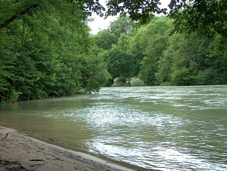 Am Strand der Reuss in Birmenstorf (Aargau). Foto WS 2010.